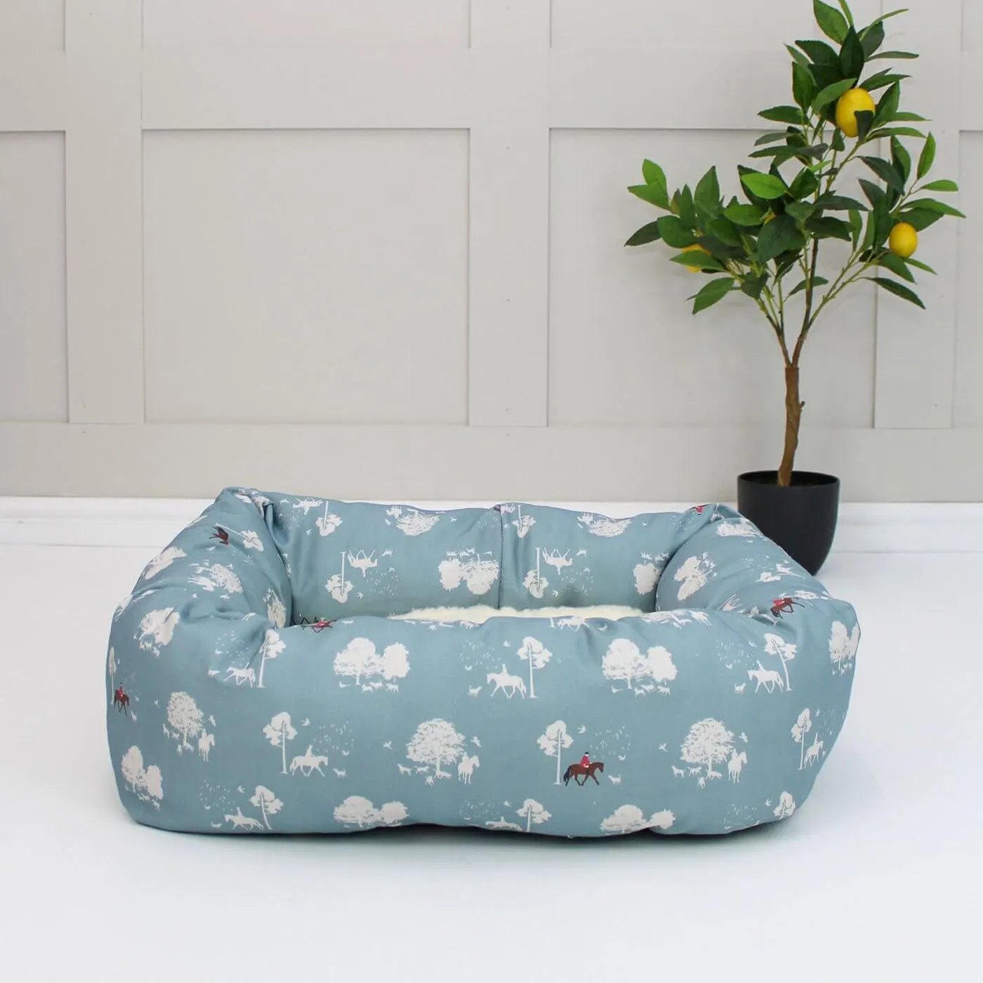 Cosy & Calming Puppy Crate Bed in Country Park by Lords & Labradors
